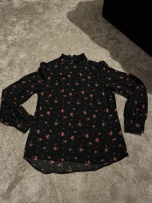 Ladies Size 10 New Look Black Red Rose Pattern Long Sleeve Blouse Style Top - Image 1 of 4