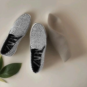 ZARA PRINT SNEAKERS SIZE 7.5,6.5 - Picture 1 of 6