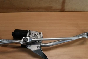 BMW 5 SERIES G30 G31 FRONT WIPER MOTOR AND LINKAGE W224098 W227232 - Picture 1 of 4