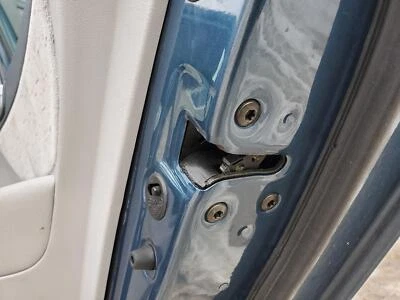 Conjunto de pestillo de puerta trasero derecho con cables (lado de paso) Hyundai Sonata 2006-2008 Foto 1 de 4