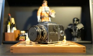 Hasselblad 503CW A12 w/ 80mm f/2.8 Planar CF T* Lens Medium Format Camera  - Picture 1 of 17