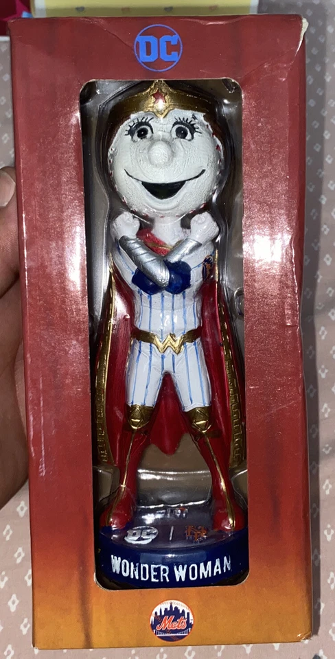 Bobblehead Mrs Met as Wonder Woman - NUEVO - Sorteo Estadio 2021 Foto 1 de 4