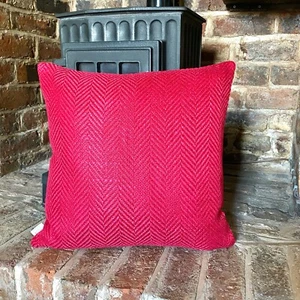 831. Red Herringbone Linen/Viscose Cushion Cover. Various sizes - Bild 1 von 1