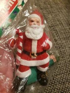 Vintage beflockter Weihnachtsmann mit Spielzeugtüte Zuckerstange 6" groß - Bild 1 von 2