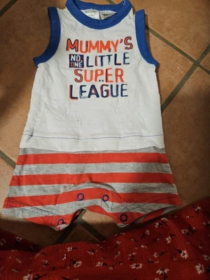 Momia Nº One Little Super League 0000 recién nacido una pieza Foto 1 de 3