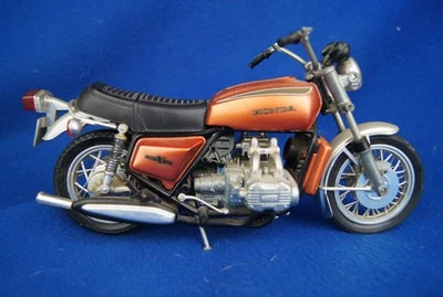 Vintage Polistil 1:10 Model Honda Goldwing 1000 GL- Missing Parts Good One Side - Image 1 of 4