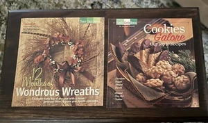 Two Vintage Booklets Cookies & Wreaths Pub by Family Circle Magazine c 2000 - Picture 1 of 3