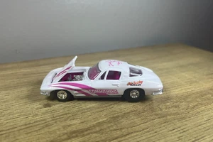Racing Champions - Hot Country LeAnn Rimes - 1963 CORVETTE - 1:64 Scale Diecast - Picture 1 of 5