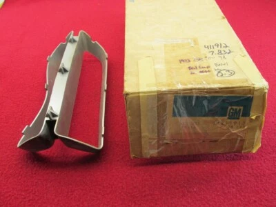 Nuevo de Lote Antiguo 1973 98 Regencia Lujo Lámpara Trasera Bisel a Barra Exterior GM# 411912 Foto 1 de 4