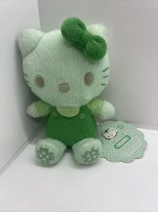 PELUCHE 14 Cm HELLO KITTY LUCKY COLOR GREEN VERDE PORTAFORTUNA QUADRIFOGLIO - Picture 1 of 5