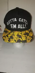 2018 POKEMON RICAMATO GOTTA CATCH EM ALL OVER PIKACHU Poke Ball Cappellino - Foto 1 di 10