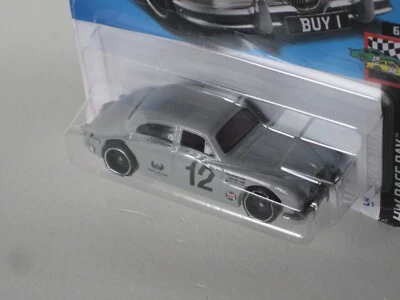 Tarjeta larga Hot Wheels Jaguar MKI carrocería gris 12 carreras 75 mm modelo juguete EE. UU. Foto 1 de 2