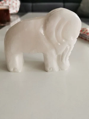 Elefant 2: Elefant höchstwahrscheinlich aus Onyx oder Marmor. Handgeschnitzt. - Bild 1 von 4