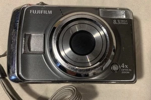 Fujifilm Finepix 8.3 MP 4x Digital Zoom A820 Digital Camera Silver READ DEFECTS - Picture 1 of 7