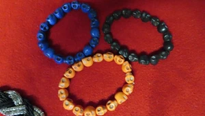 3 Farben Totenkopf Perlen Armbänder - Bild 1 von 6