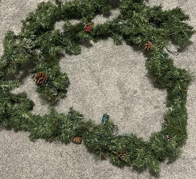 Guirnalda de Navidad iluminada decoración navideña de pino artificial 12 pies bayas rojas Foto 1 de 4