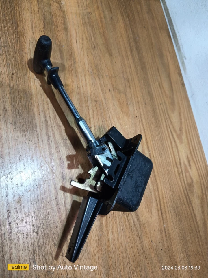 Palanca de cambios automática Fiat 132 y 125 s equipamiento original fabricantes  Foto 1 de 4