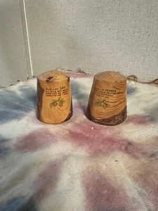 Salero y pimentero de madera vintage con poema en cada uno - Imagen 1 de 4