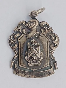 ~SELTENE antike Delta Sigma Delta DENTAL BRATERNITY Schädel gekreuzte Knochen ANHÄNGER Zahnarzt~ - Bild 1 von 2