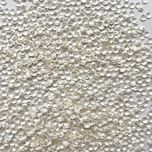 4 mm taza de lentejuelas crema vainilla opaco perla satinada hecha en EE. UU. - Imagen 1 de 1