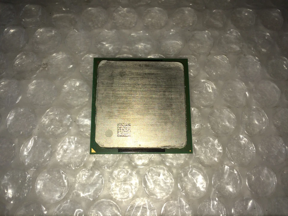 Processore Intel Pentium 4 SL6S2 2.53GHz 533MHz FSB 512KB L2 Socket 478 @ - Immagine 1 di 1