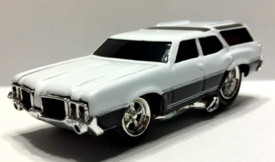 MUSCLE MACHINES 1970 VISTA CRUISER STATION WAGON   - Image 1 of 4