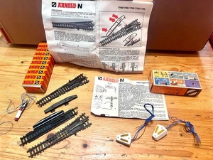 ARNOLD LOT BOXED N GAUGE 1745 TRACK POINTS SWITCH 4 LOCO TRAIN MODEL RAILWAY - Picture 1 of 6
