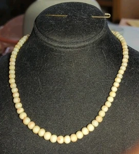Antikes natürliches weißes Engelshautkoralle Halsband abgestufte Perlenkette 14 Gramm - Bild 1 von 8