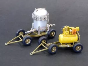 Plus Model 1/48 US Universal Trailer Mk.II mit Luftkompressor & Kraftstofffilter AL4112 - Bild 1 von 1
