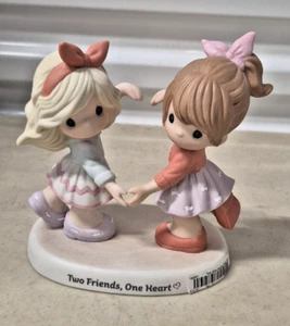 PRECIOUS MOMENTS Figurine TWO FRIENDS ONE HEART- PMI SHOWROOM SAMPLE - Picture 1 of 8
