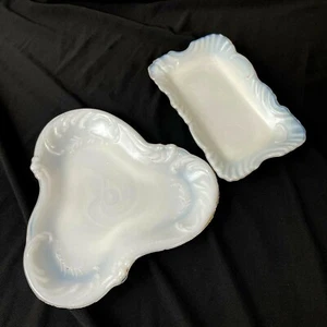 Set of 2 Vintage Milk Glass Rectangle Clover Triangle Soap Dish Trinket - Picture 1 of 9