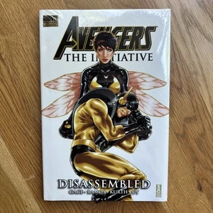 AVENGERS : THE INITIATIVE - DISASSEMBLED ~ MARVEL HARDCOVER NEW SEALED - Foto 1 di 6