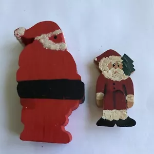 Coppia di Babbo Natale in legno dipinti a mano arte popolare 4” e 2,5” rosso bianco verde - Foto 1 di 5