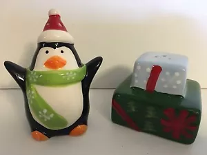 JOLLY PENGUIN AND STACKED CHRISTMAS PRESENTS SALT & PEPPER SHAKERS CERAMIC - Picture 1 of 5