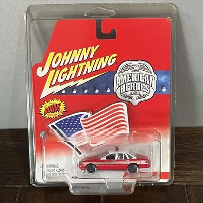 Johnny Lightning American Heroes EE. UU. Jefe de Bomberos Corona Victoria Rojo Diecast 1/64 Foto 1 de 4