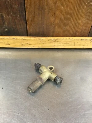 MG MGB 1962-80 Midget MGA • Conector de freno de latón original de 3 vías. Usado. KMG480 Foto 1 de 4