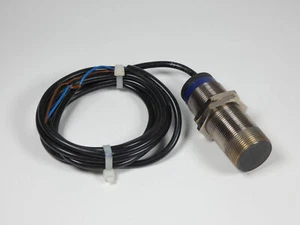 Telemecanique 393560614 Inductive Proximity Sensor - Picture 1 of 4