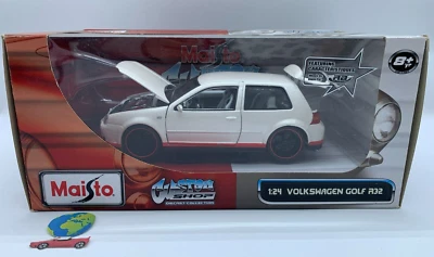 Maisto VW Golf R32 , modello scala 1:24, vintage (2309) - Immagine 1 di 4