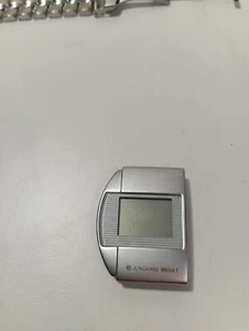 Junghans MEGA Radiocontrollato Orologio Analogico LCD Data Orologio da Tavolo - Imagen 1 de 3
