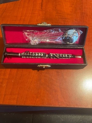 Instrumento musical en miniatura hecho a mano de madera negra oboe 6,25" con estuche y soporte de exhibición - Imagen 1 de 2