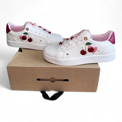 Zapatillas ALDO CherryLove blancas y rojas cereza para mujer talla 9 – Nuevas con caja  Foto 1 de 4