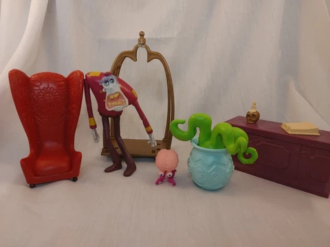 Hotel Transylvania  Lobby Zombie Bell hop + Furniture 2018 Razwares Cover