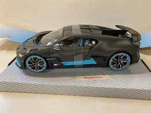 Bugatti Divo, matt grau Modellauto, Modell Bburago 1:18 - Bild 1 von 4