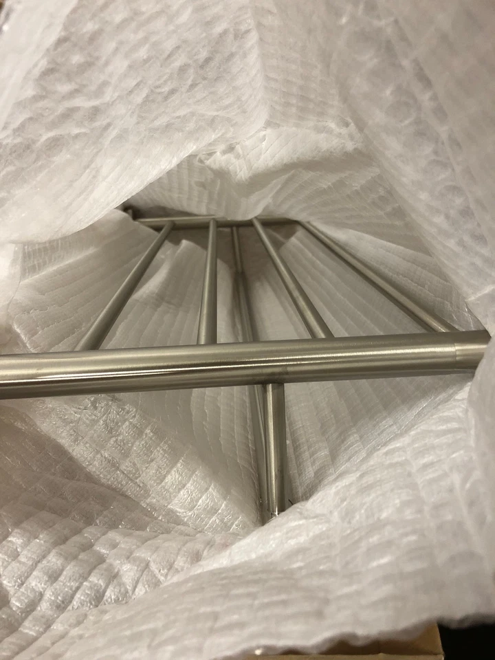 Barra de toallero de riel simple Symmons 353TS-22-STN de 22" de diámetro con estante - níquel satinado Foto 1 de 3