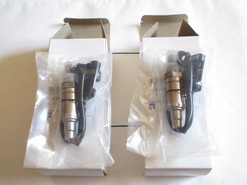 GENUINE GM VT VX VU VY COMMODORE CALAIS o2 OXYGEN SENSORS PAIR V8 LS1 5.7L NEW - image 1 of 1