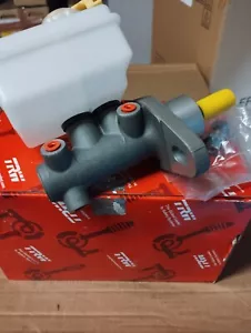 LAND ROVER DEFENDER BRAKE MASTER CYLINDER GENUINE TRW 1991-LR013018G-NEW UNIT - Picture 1 of 2