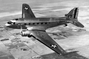 Fotografía brillante de transporte Douglas C-39 militar estadounidense 8" x 12" - Imagen 1 de 1