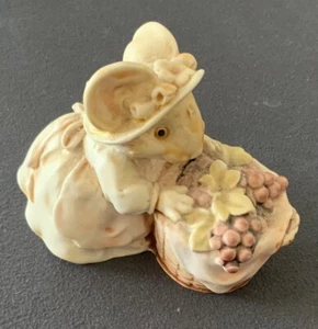 Little Cheesers Ganz Dior MDSE Co. Lady mouse with grape basket 1991 figurine  - Picture 1 of 6