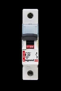 LEGRAND 32 AMP CURVE B 6kA MCB CIRCUIT BREAKER 06163 061 63 - Picture 1 of 6
