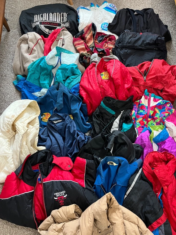 Lote de 20 chaquetas abrigos cortavientos de colección años 70 80 90 Chicago Bulls Marlboro a granel Foto 1 de 4